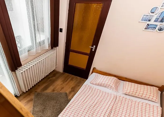 Csillagtura Panzio B&B 에게르