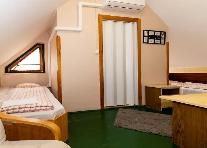 Csillagtura Panzio 3* إغير