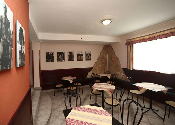 Csillagtura Panzio 3* إغير